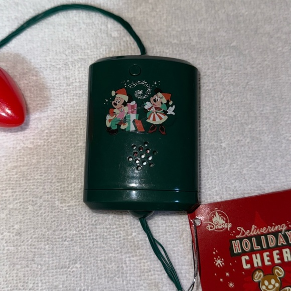 DISNEYPARKS EXCLUSIVE HOLIDAY GLOW LIGHT UP ANIMATED SINGING EARS NECKLACE NWT - Picture 7 of 10